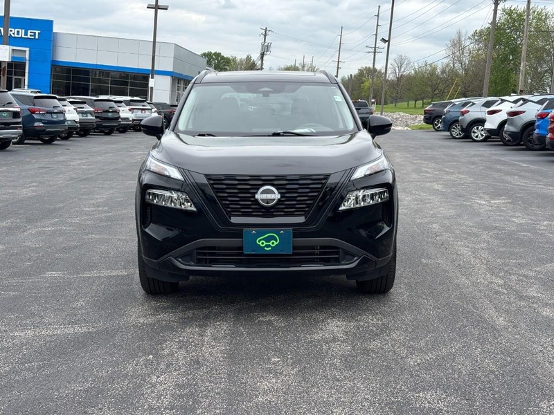 Nissan Rogue Vehicle Full-screen Gallery Image 8