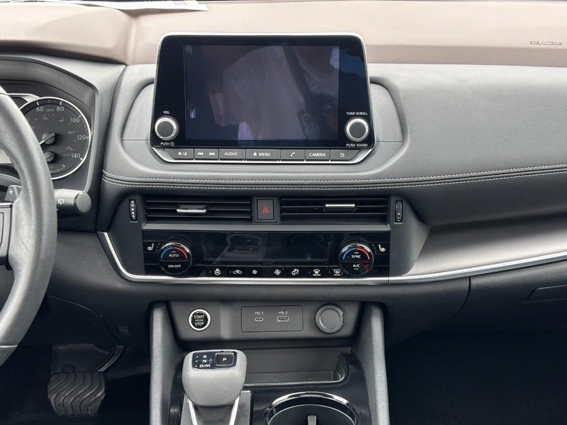 Nissan Rogue Vehicle Full-screen Gallery Image 13