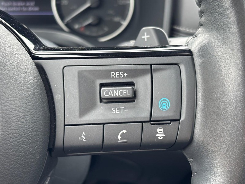 Nissan Rogue Vehicle Full-screen Gallery Image 18