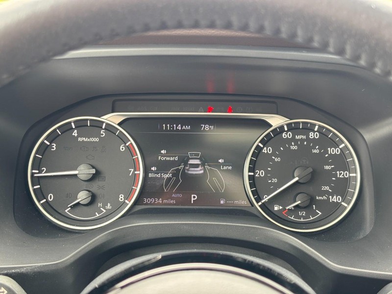 Nissan Rogue Vehicle Full-screen Gallery Image 19