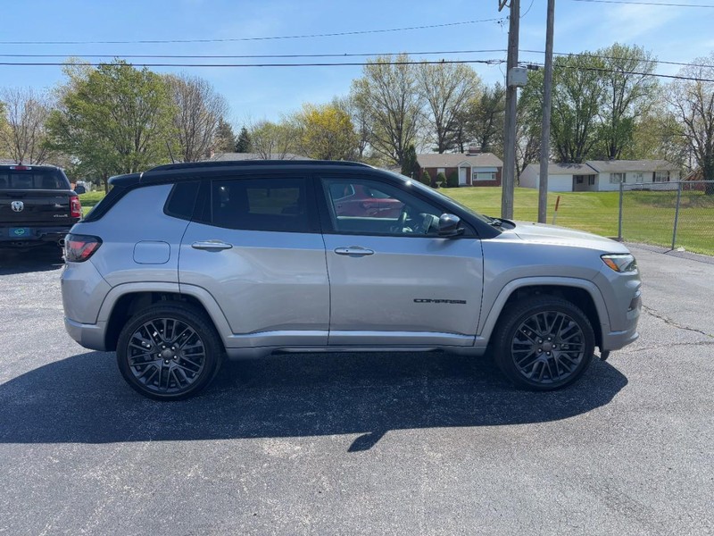 Jeep Compass Vehicle Full-screen Gallery Image 05