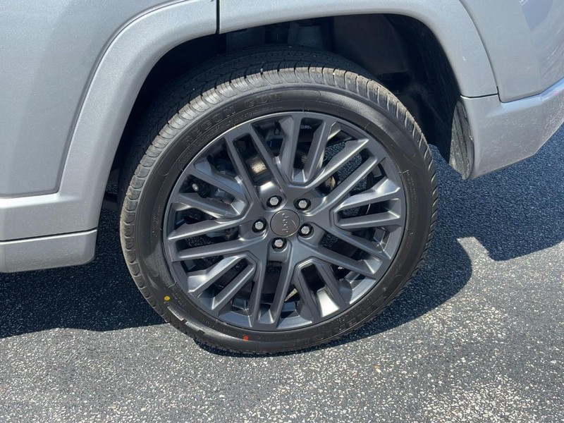 Jeep Compass Vehicle Full-screen Gallery Image 08