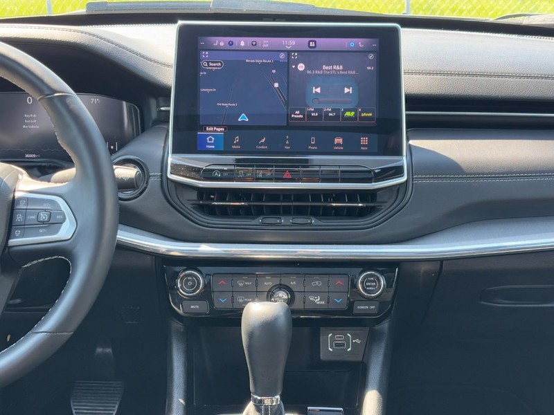 Jeep Compass Vehicle Full-screen Gallery Image 12