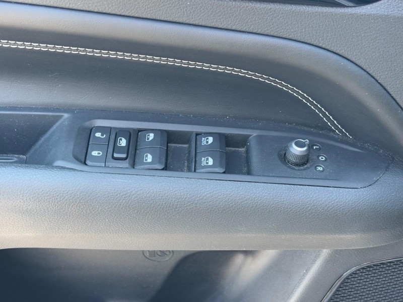 Jeep Compass Vehicle Full-screen Gallery Image 15