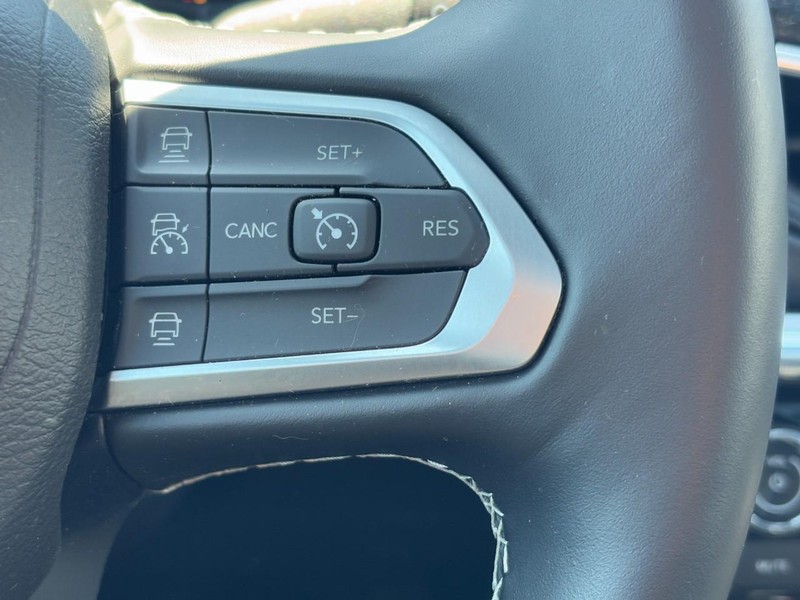 Jeep Compass Vehicle Full-screen Gallery Image 17