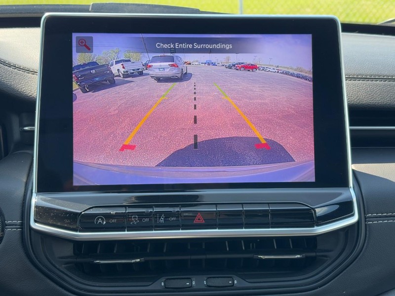 Jeep Compass Vehicle Full-screen Gallery Image 20