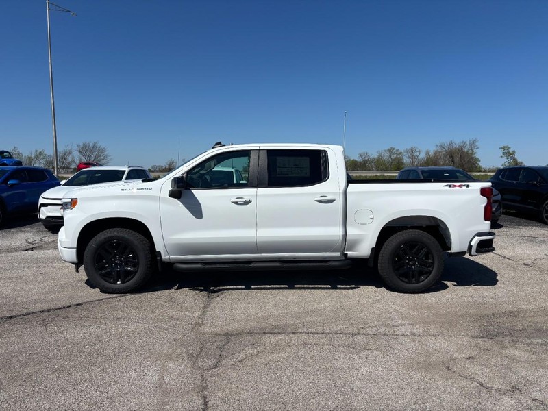 Chevrolet Silverado 1500 Vehicle Full-screen Gallery Image 2