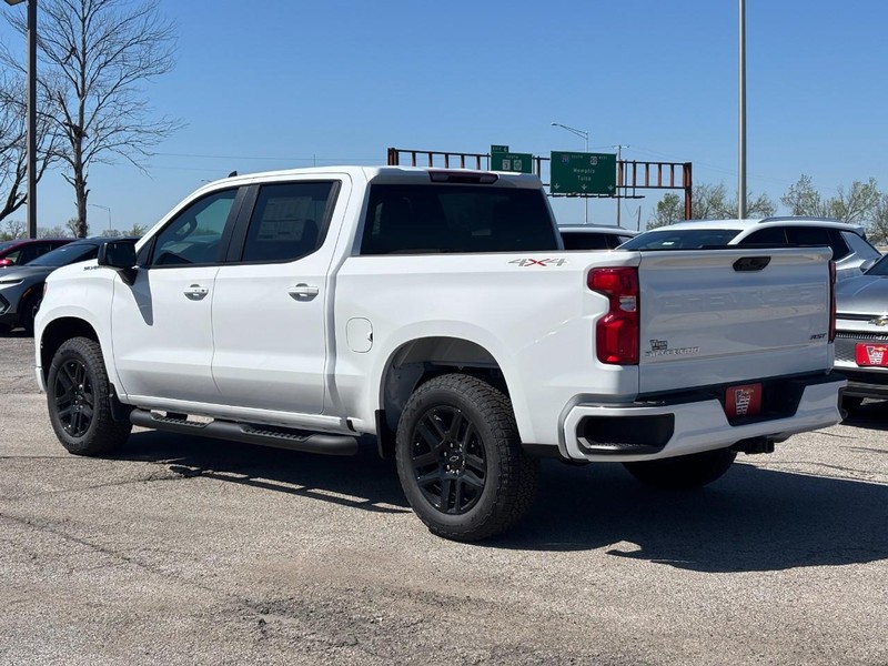 Chevrolet Silverado 1500 Vehicle Full-screen Gallery Image 3