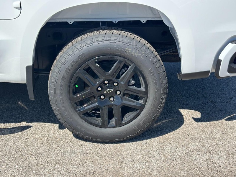 Chevrolet Silverado 1500 Vehicle Full-screen Gallery Image 4