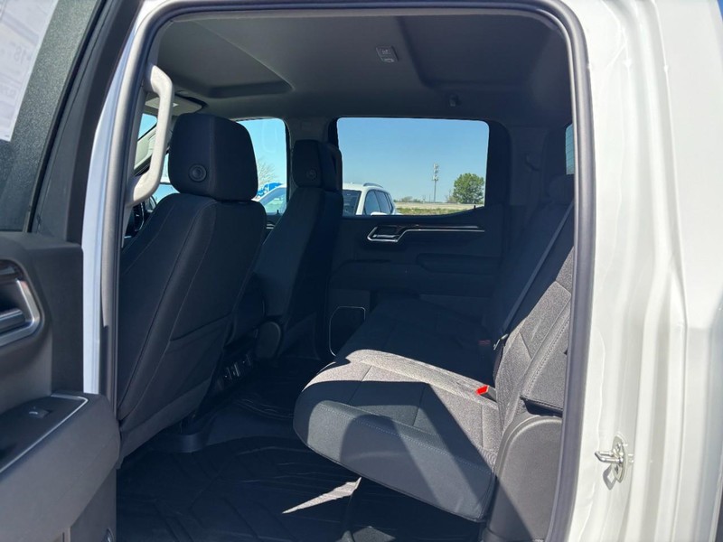 Chevrolet Silverado 1500 Vehicle Full-screen Gallery Image 5