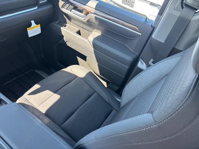 Chevrolet Silverado 1500 Vehicle Full-screen Gallery Image 9