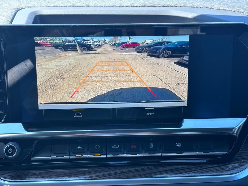 Chevrolet Silverado 1500 Vehicle Full-screen Gallery Image 17