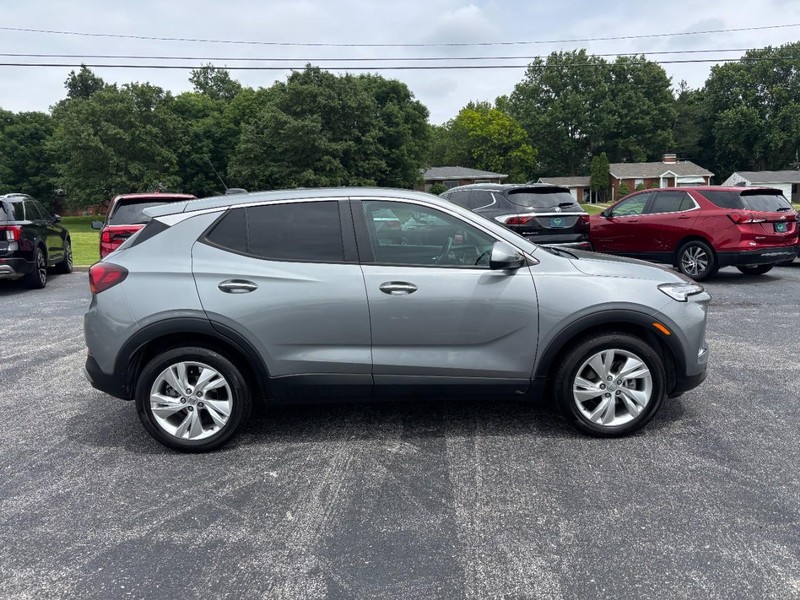Buick Encore GX Vehicle Full-screen Gallery Image 6