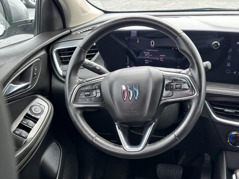 Buick Encore GX Vehicle Full-screen Gallery Image 12