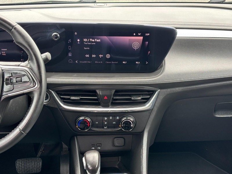 Buick Encore GX Vehicle Full-screen Gallery Image 13