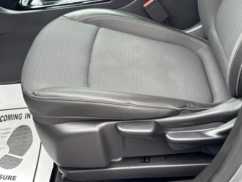 Buick Encore GX Vehicle Full-screen Gallery Image 15