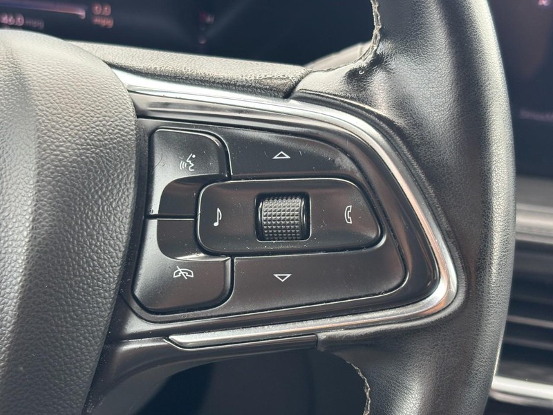 Buick Encore GX Vehicle Full-screen Gallery Image 18