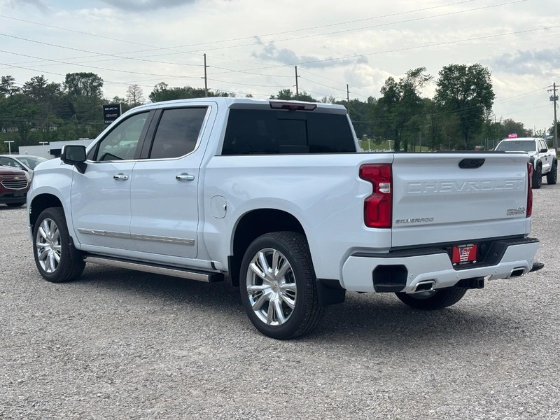 Chevrolet Silverado 1500 Vehicle Full-screen Gallery Image 3