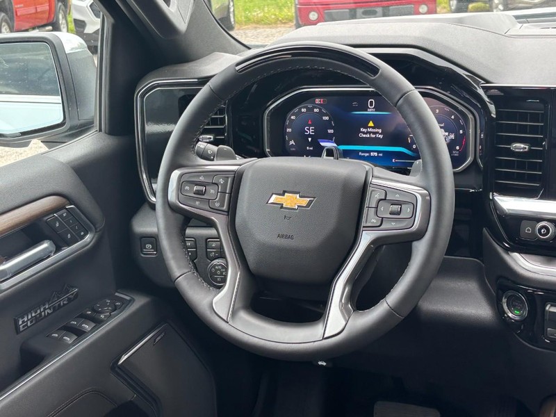 Chevrolet Silverado 1500 Vehicle Full-screen Gallery Image 7