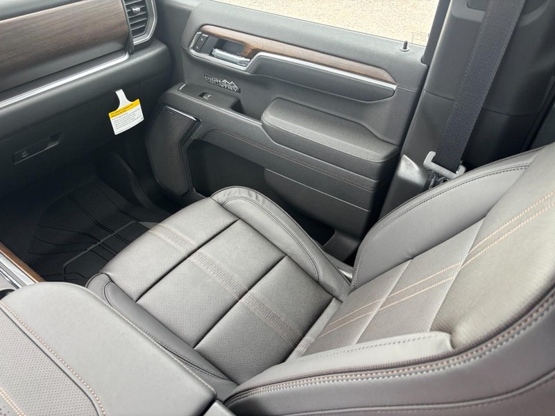 Chevrolet Silverado 1500 Vehicle Full-screen Gallery Image 9