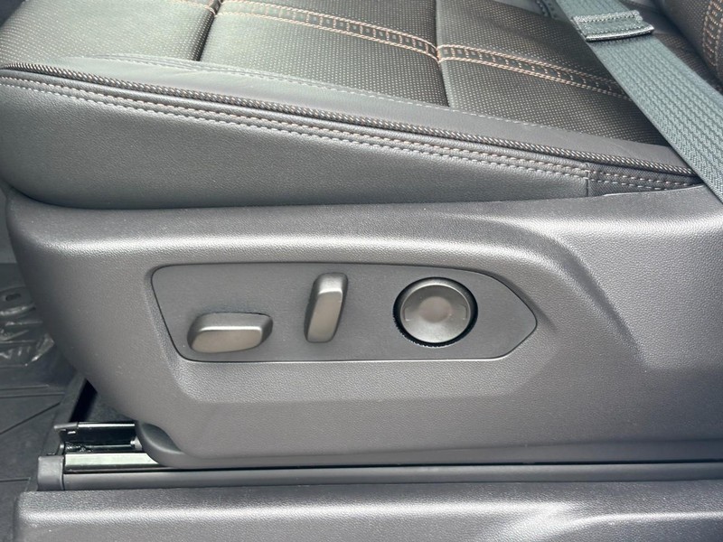 Chevrolet Silverado 1500 Vehicle Full-screen Gallery Image 10