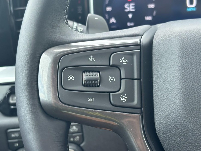Chevrolet Silverado 1500 Vehicle Full-screen Gallery Image 13