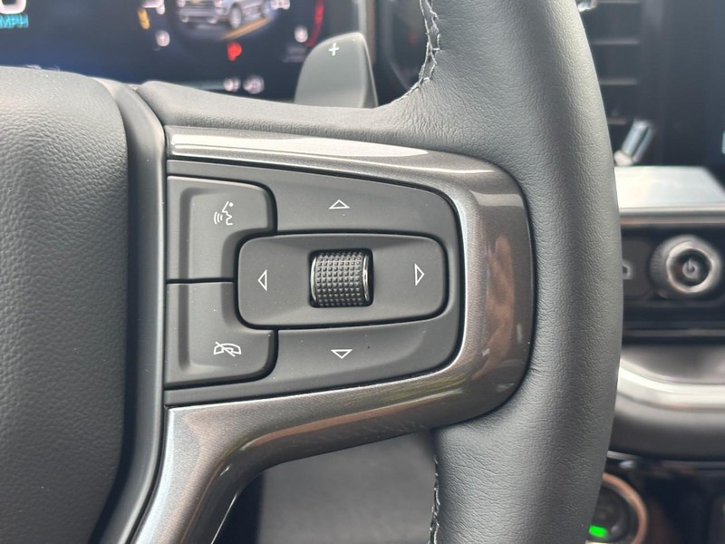 Chevrolet Silverado 1500 Vehicle Full-screen Gallery Image 14