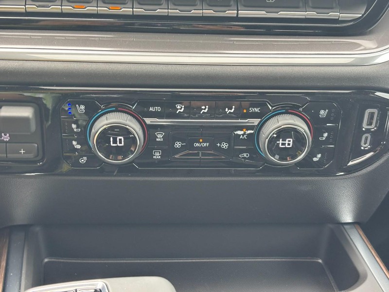Chevrolet Silverado 1500 Vehicle Full-screen Gallery Image 19