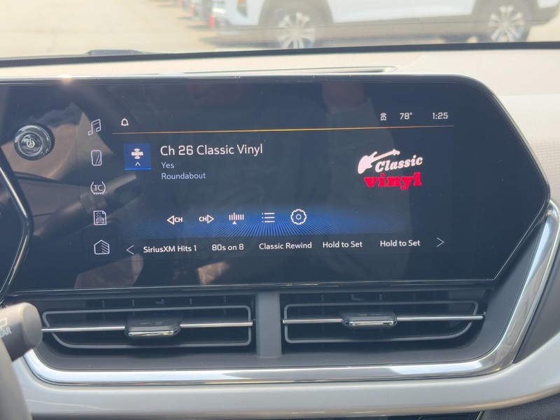 Chevrolet Trax Vehicle Full-screen Gallery Image 15