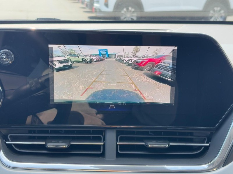 Chevrolet Trax Vehicle Full-screen Gallery Image 16