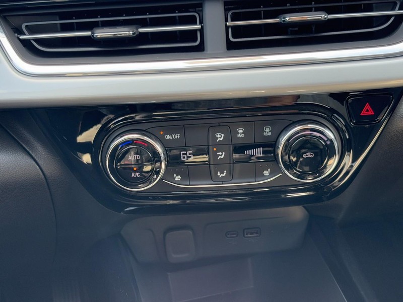 Chevrolet Trax Vehicle Full-screen Gallery Image 17