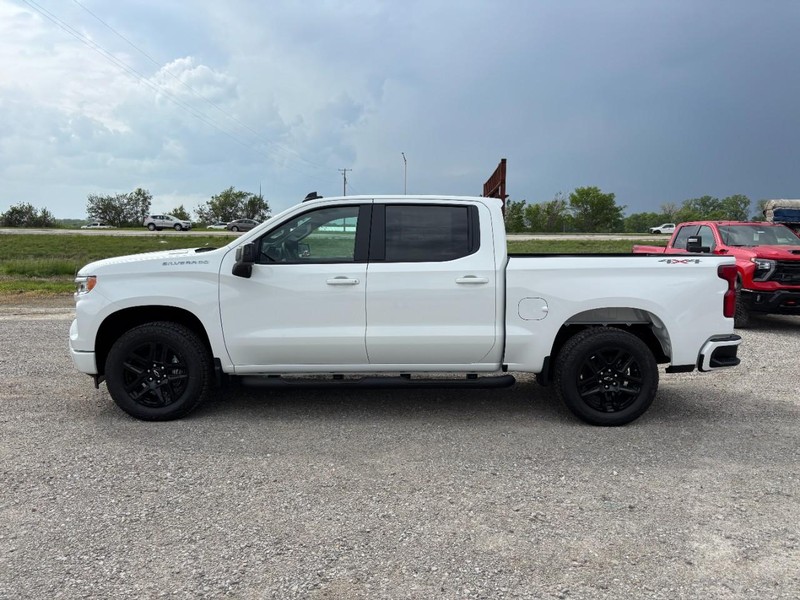 Chevrolet Silverado 1500 Vehicle Full-screen Gallery Image 2