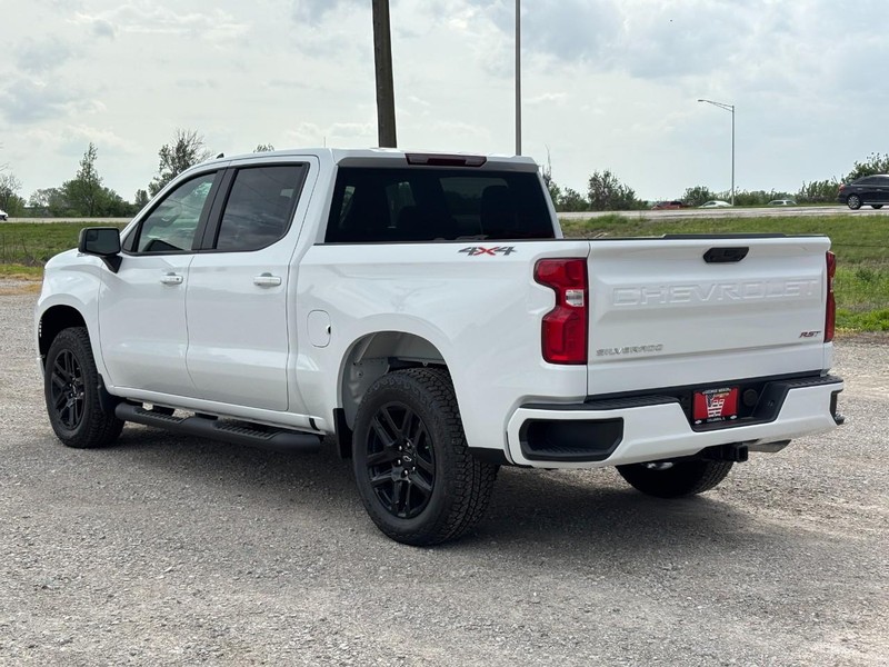 Chevrolet Silverado 1500 Vehicle Full-screen Gallery Image 3