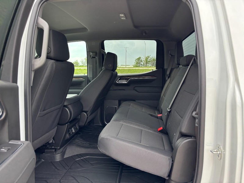 Chevrolet Silverado 1500 Vehicle Full-screen Gallery Image 5