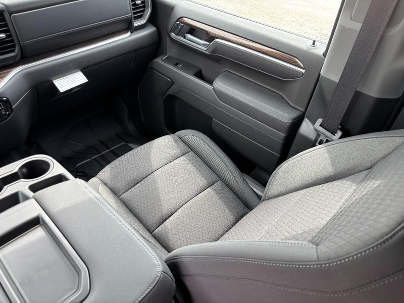 Chevrolet Silverado 1500 Vehicle Full-screen Gallery Image 9