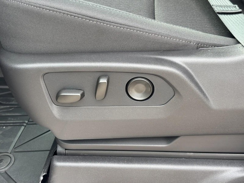 Chevrolet Silverado 1500 Vehicle Full-screen Gallery Image 10