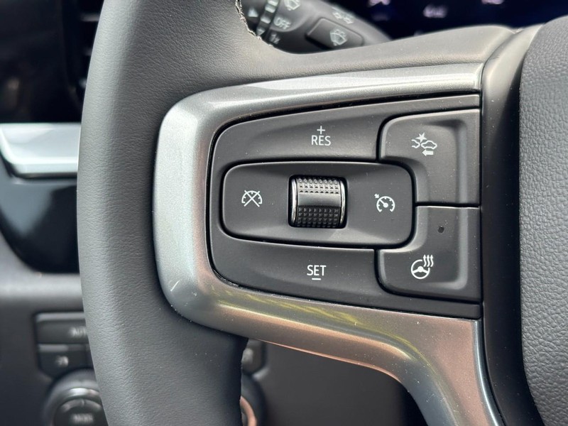 Chevrolet Silverado 1500 Vehicle Full-screen Gallery Image 13