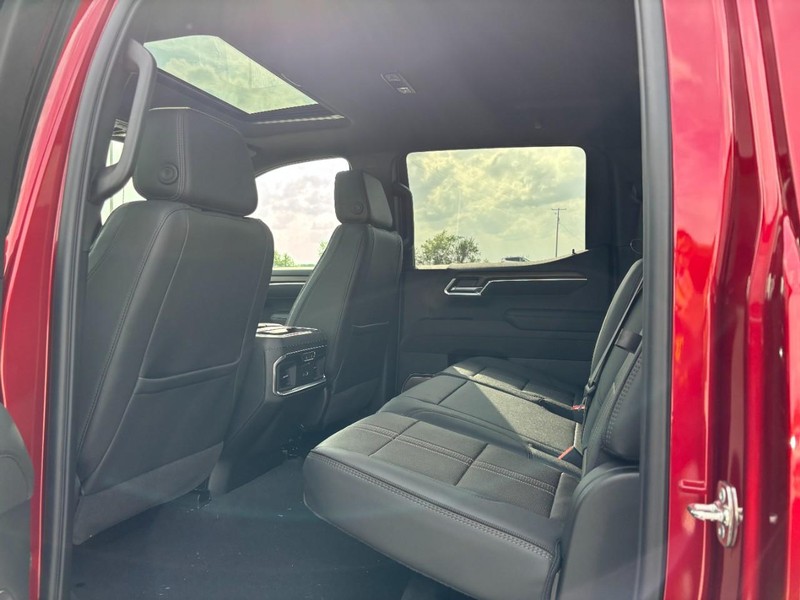 Chevrolet Silverado 1500 Vehicle Full-screen Gallery Image 5