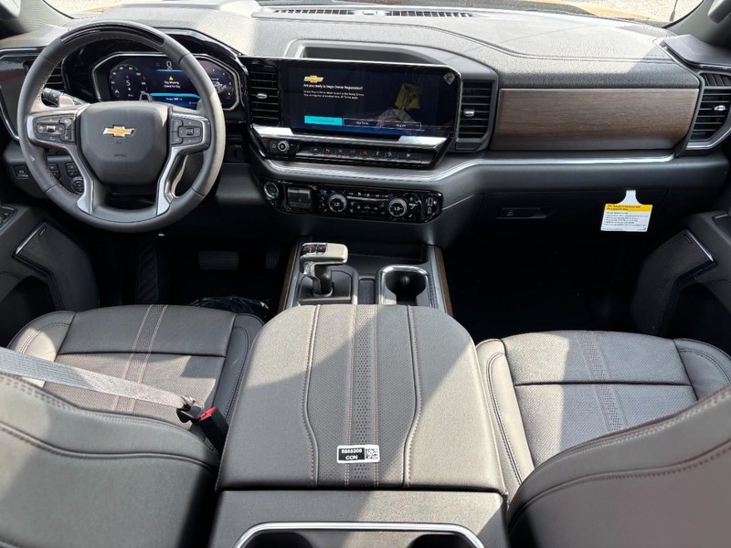 Chevrolet Silverado 1500 Vehicle Full-screen Gallery Image 6