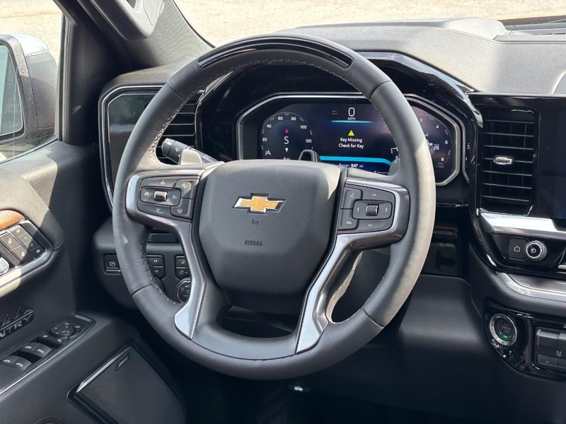 Chevrolet Silverado 1500 Vehicle Full-screen Gallery Image 7