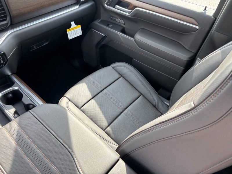 Chevrolet Silverado 1500 Vehicle Full-screen Gallery Image 9