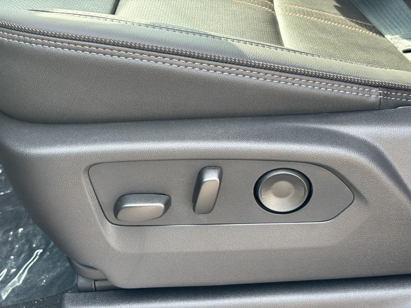 Chevrolet Silverado 1500 Vehicle Full-screen Gallery Image 10