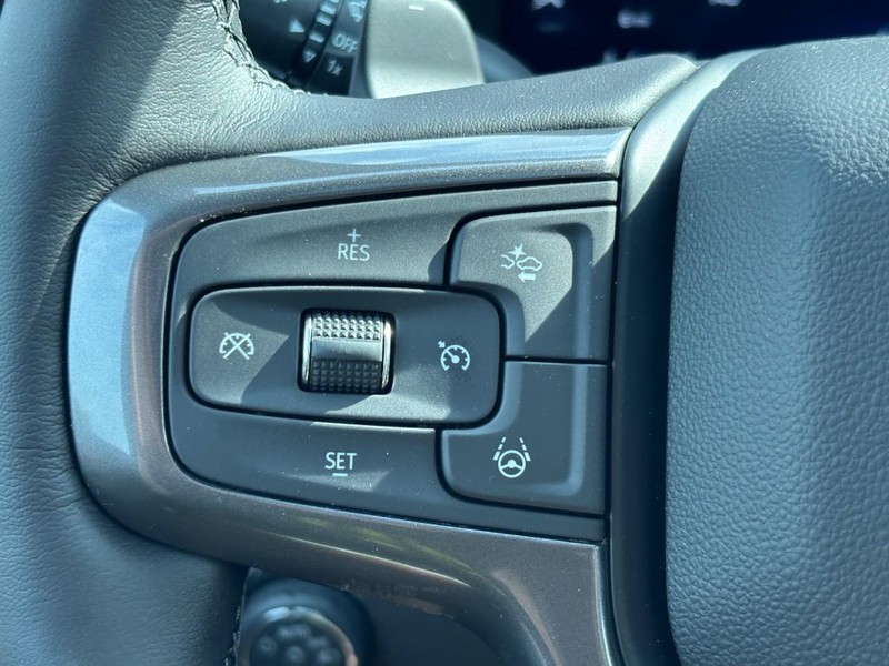 Chevrolet Silverado 1500 Vehicle Full-screen Gallery Image 13