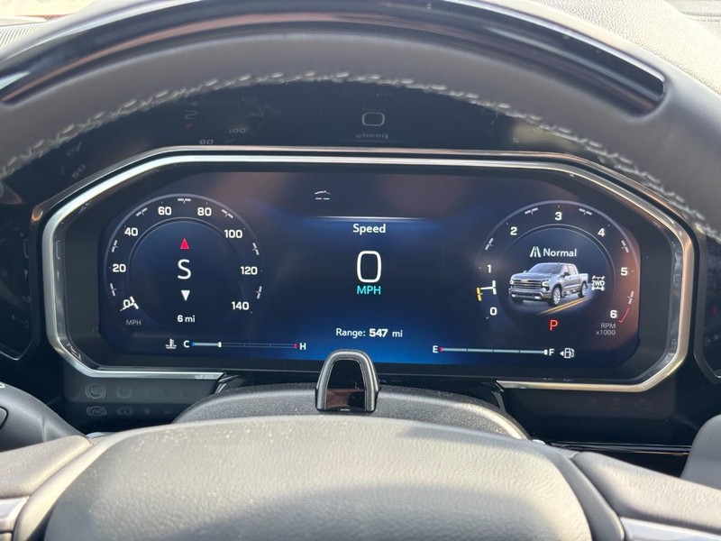 Chevrolet Silverado 1500 Vehicle Full-screen Gallery Image 15