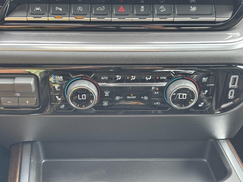Chevrolet Silverado 1500 Vehicle Full-screen Gallery Image 19