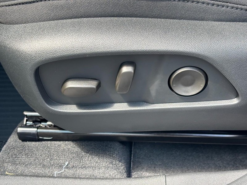 Chevrolet Equinox Vehicle Full-screen Gallery Image 10