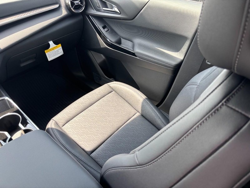Chevrolet Equinox Vehicle Full-screen Gallery Image 9