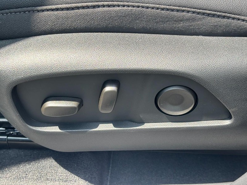 Chevrolet Equinox Vehicle Full-screen Gallery Image 10
