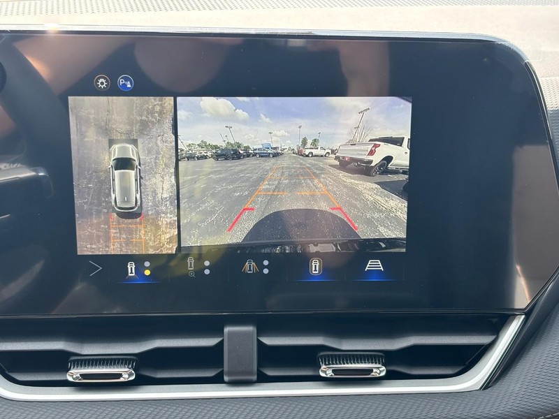 Chevrolet Equinox Vehicle Full-screen Gallery Image 17