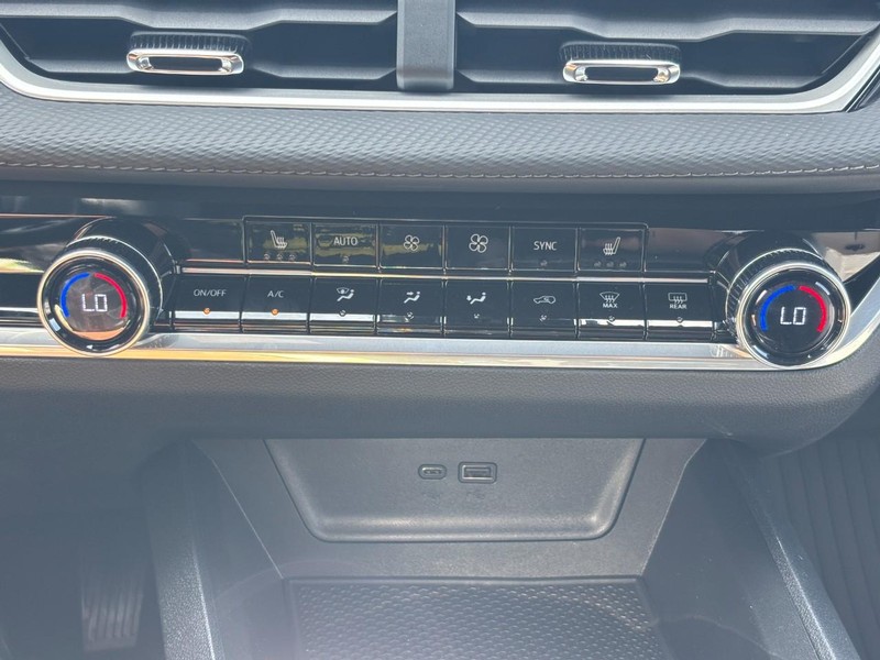 Chevrolet Equinox Vehicle Full-screen Gallery Image 18